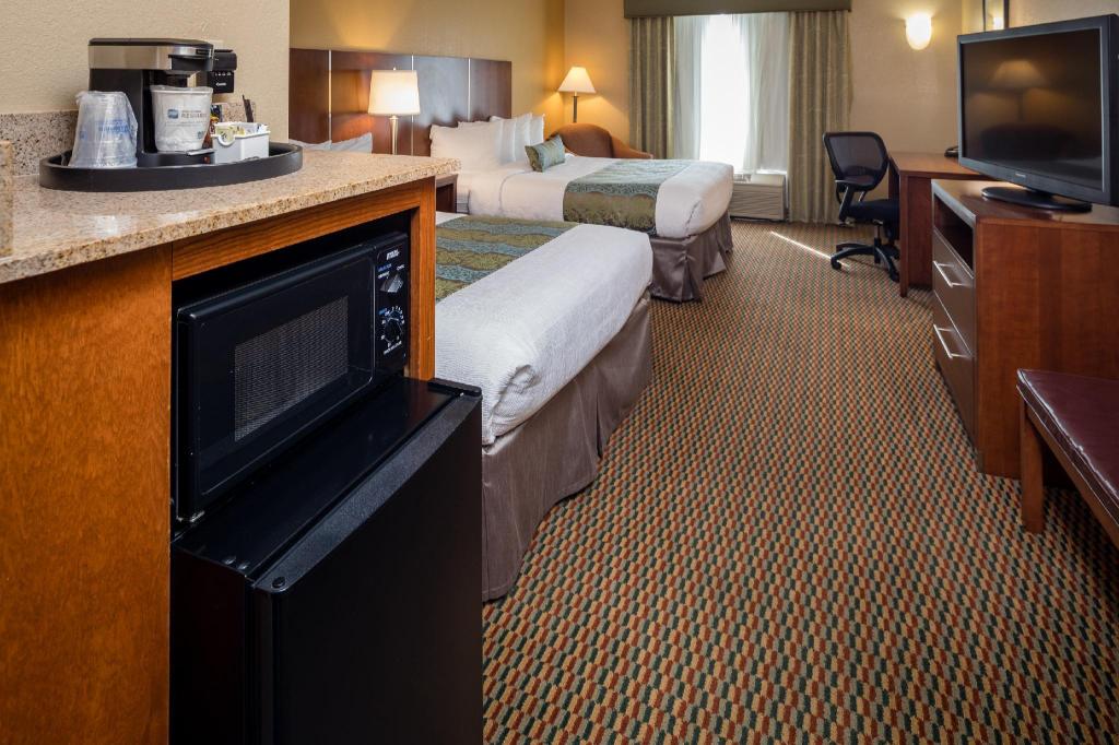 Best Western Plus Airport Inn And Suites